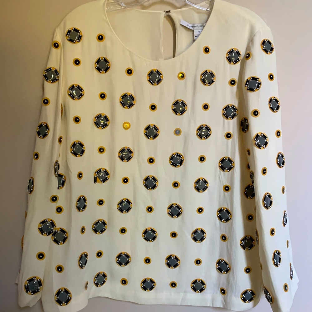 Beautiful top by Diane Von Furstenberg. Off white color Silk blend. Lined. NWT